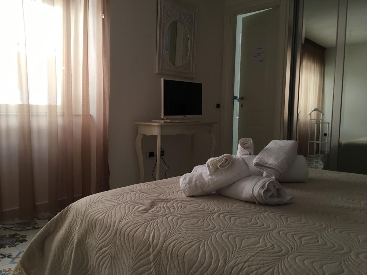 La Corte Del Re Borbone Bed & Breakfast Caserta Dış mekan fotoğraf